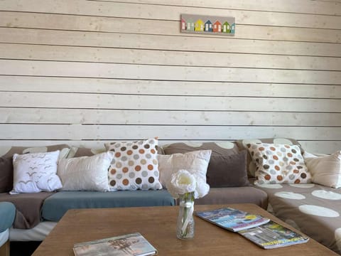 Maison 6 pers, jardin, terrasse, parking, plage proche - FR-1-542-27 House in Brittany