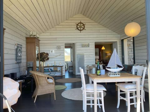 Maison 6 pers, jardin, terrasse, parking, plage proche - FR-1-542-27 House in Brittany