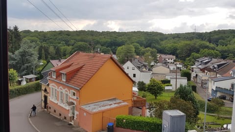 Neighbourhood, Street view