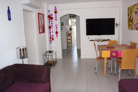TV and multimedia, Living room, Seating area, Dining area