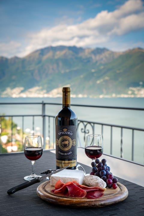 Balcony/Terrace, Lake view, Mountain view