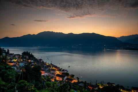 Balcony/Terrace, Garden view, Lake view, Landmark view, Mountain view