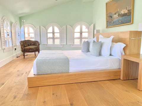 Bed, Bedroom, Street view