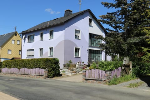 Facade/entrance, Neighbourhood