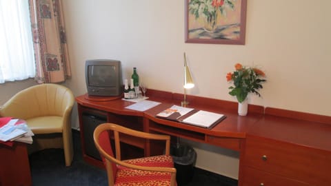 Photo of the whole room, Decorative detail