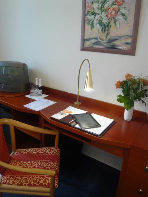 Photo of the whole room, Decorative detail