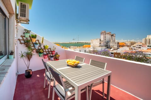 Balcony/Terrace, City view