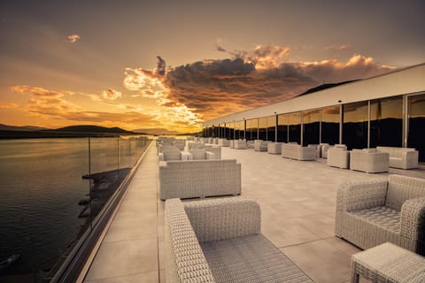 Spring, Lounge or bar, On site, Sunset