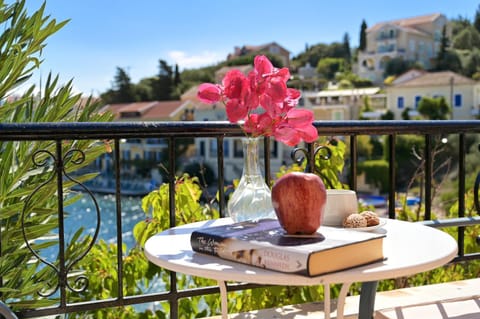 Day, Natural landscape, Balcony/Terrace, Seating area, Dining area, Sea view