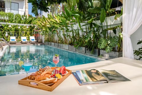 Swimming pool, sunbed, towels