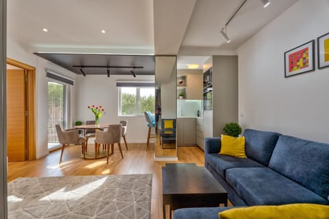 Kitchen or kitchenette, Seating area, Dining area