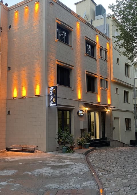 Property building, Street view