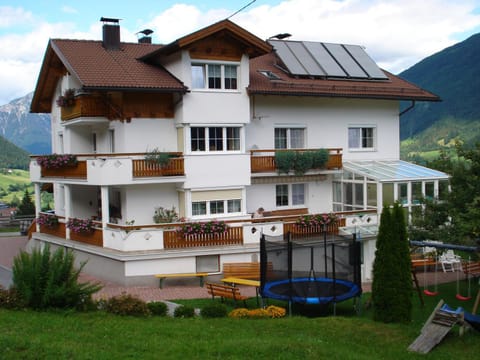 Facade/entrance, Activities