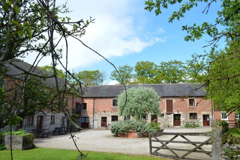 Property building, Facade/entrance, Inner courtyard view