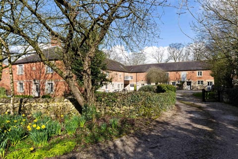 Property building, Day, Natural landscape, Garden, Garden view