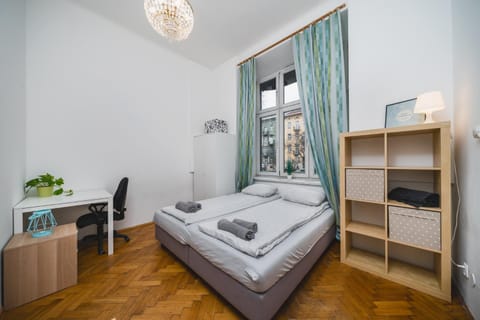 Bed, Photo of the whole room, Seating area, Bedroom, hair dresser