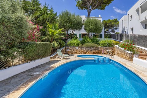 Off site, Garden, Swimming pool