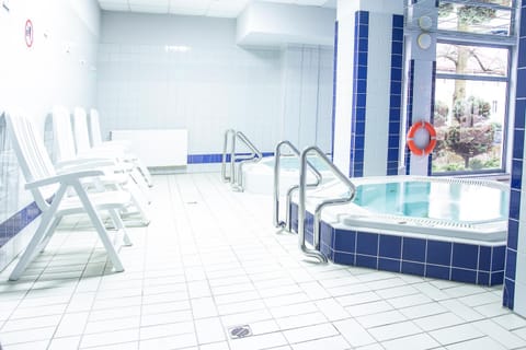 Area and facilities, Swimming pool