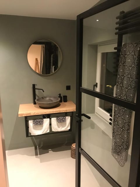 Bathroom, Balcony/Terrace