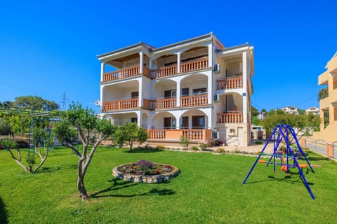 Patio, Facade/entrance