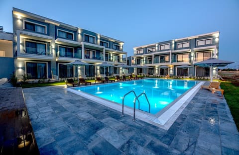 Property building, Pool view, Swimming pool