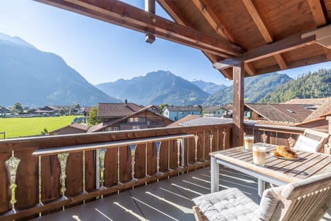 Balcony/Terrace, Mountain view