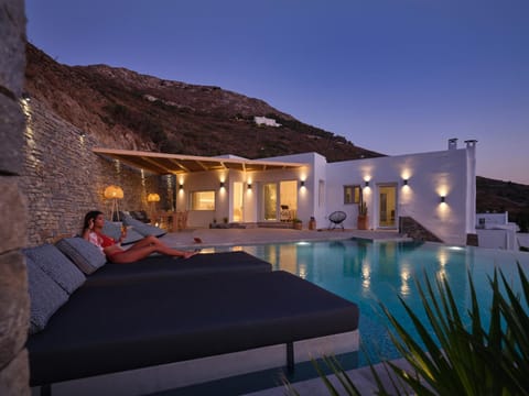 Infinity sea view hillside villa with private pool House in Paros