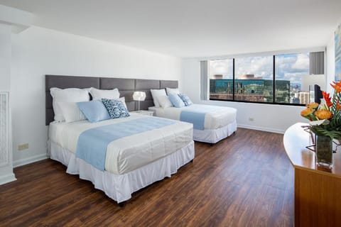 Waikiki Penthouse @ The Monarch Hotel Apartment hotel in McCully-Moiliili