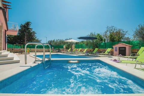 Villa Nikolas-Pool, Whirlpool, Sea view, close to the beach Villa in Fažana