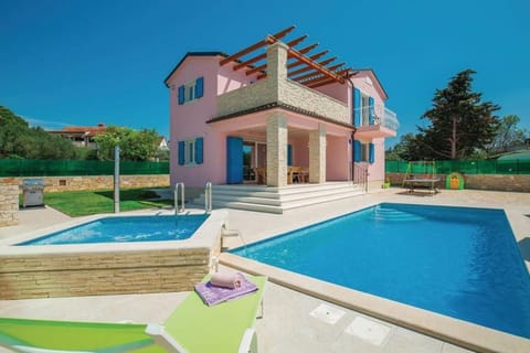 Villa Nikolas-Pool, Whirlpool, Sea view, close to the beach Villa in Fažana