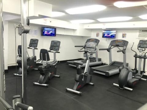 2 Bedroom Penthouse w/Ocean Views Apartment hotel in McCully-Moiliili