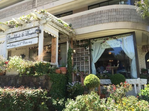 2 Bedroom Corner Suite & Tropical Views Apartment hotel in McCully-Moiliili