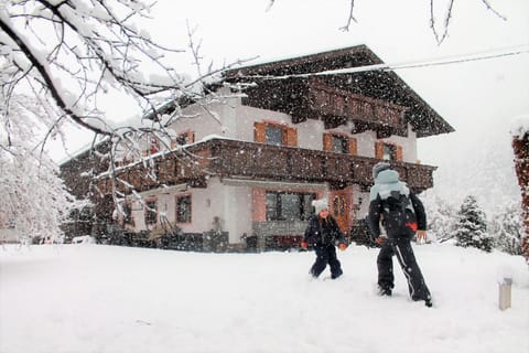 Facade/entrance, Winter