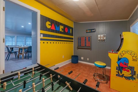 Texas Vacation Home, Game Room & POOL by Sixflags House in San Antonio