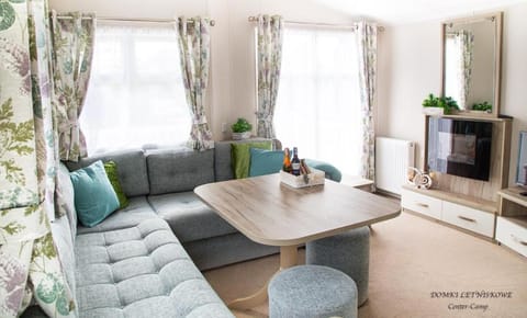 Living room, Seating area, Dining area, Drinks