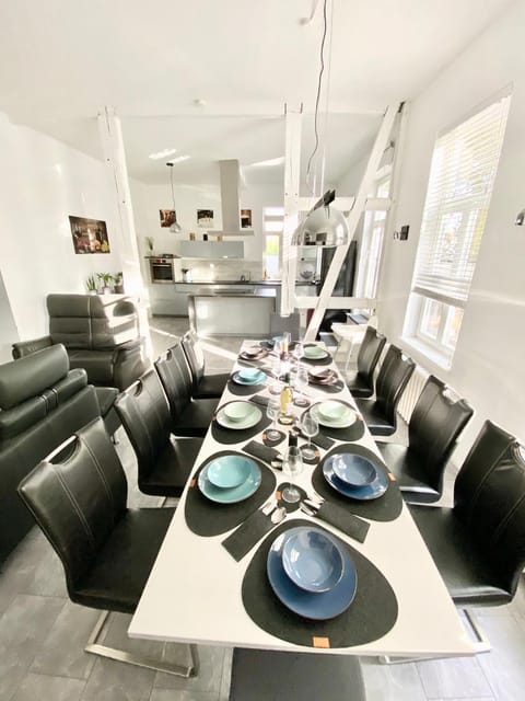 Kitchen or kitchenette, Other, Photo of the whole room, Decorative detail, Dining area