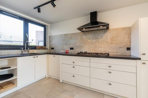 Welcome in - Vakantiehuis met ruime zonnige tuin I Lepelblad 42, Nieuwvliet-Bad House in Zeeland, Netherlands