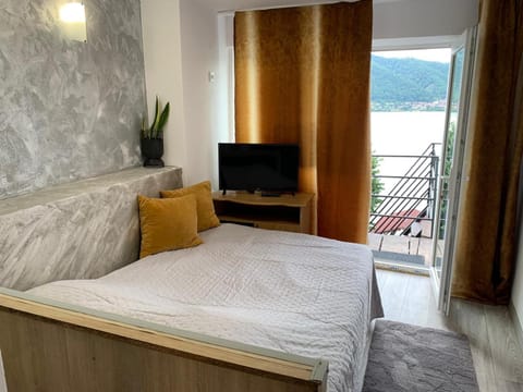 Bed, Natural landscape, View (from property/room), Photo of the whole room, Bedroom