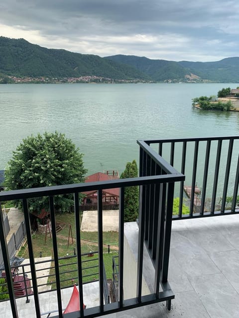 Natural landscape, View (from property/room), Balcony/Terrace, Lake view, River view, Sea view