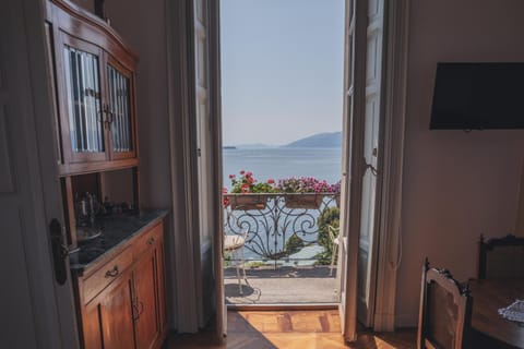 Balcony/Terrace, Lake view