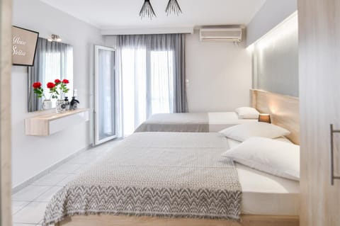 Bed, Photo of the whole room, Decorative detail