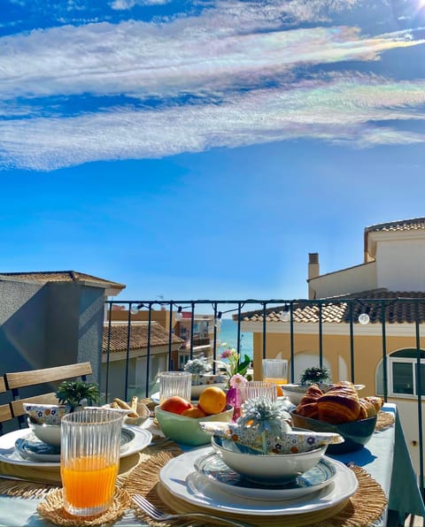 Property building, Balcony/Terrace, Balcony/Terrace, Sea view