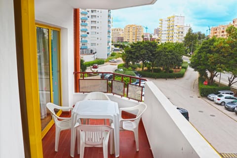 Balcony/Terrace, Street view