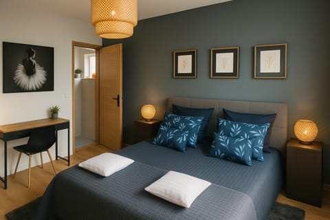 Bed, Photo of the whole room, Bedroom