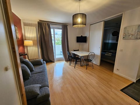 Cozy Corner Netflix Apartment in Chessy