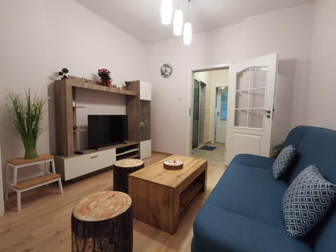 Living room, Seating area, Family