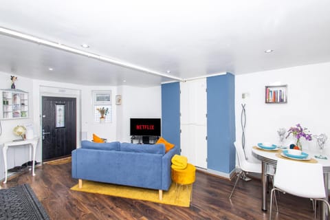 Exclusive Apartment - close to centre, contactless entry, free parking, WiFi & Netflix Apartment in Leeds