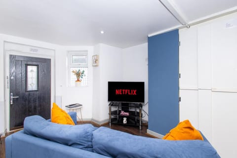 Exclusive Apartment - close to centre, contactless entry, free parking, WiFi & Netflix Apartment in Leeds