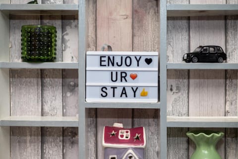 Exclusive Apartment - close to centre, contactless entry, free parking, WiFi & Netflix Apartment in Leeds