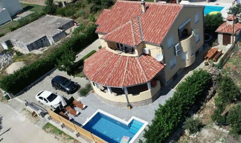 Property building, Bird's eye view, Summer, Swimming pool, Parking